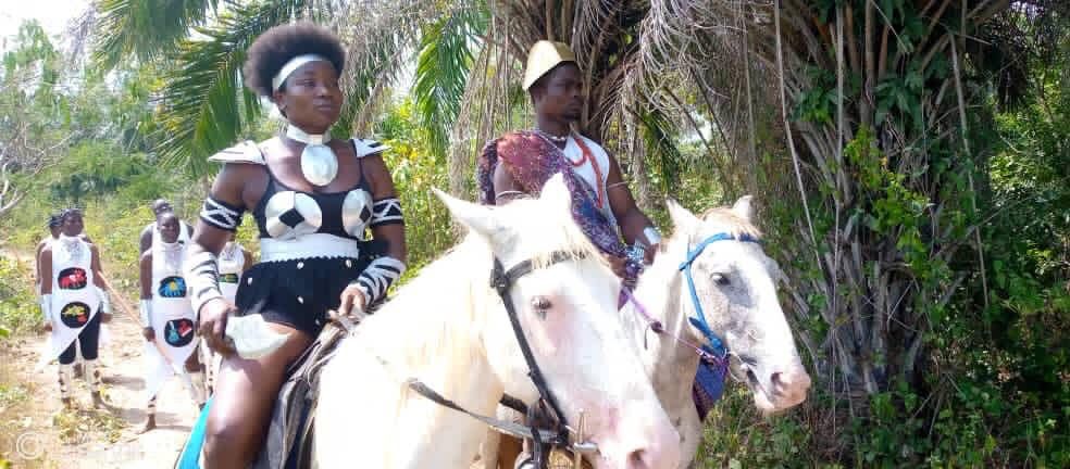 Amazones &agrave; cheval